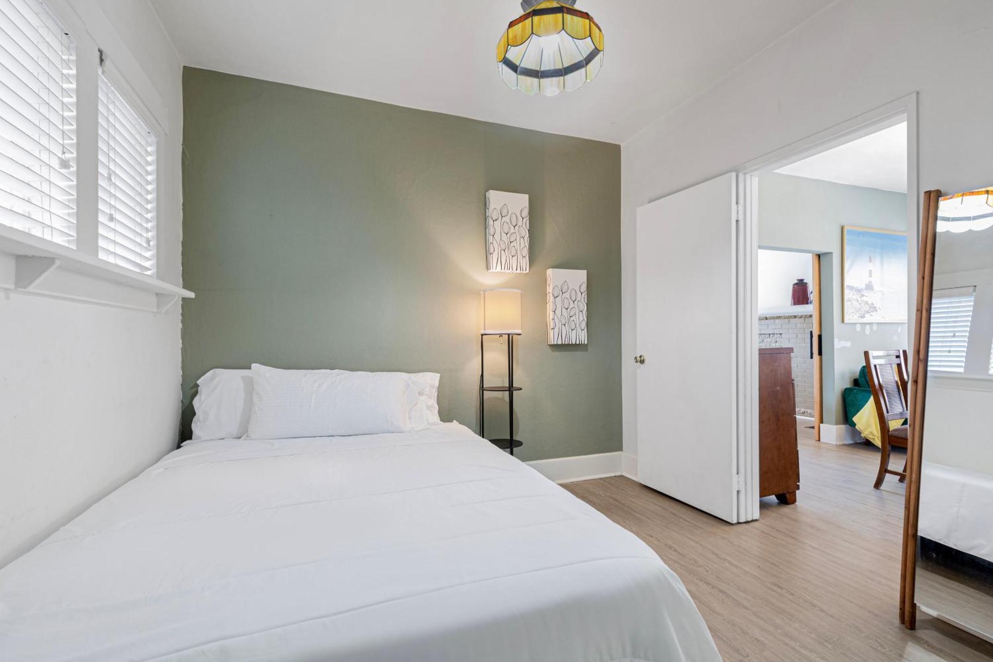 Vintage 3 Bedroom Home In Prime Eastlake Seattle With Private Parking エクステリア 写真