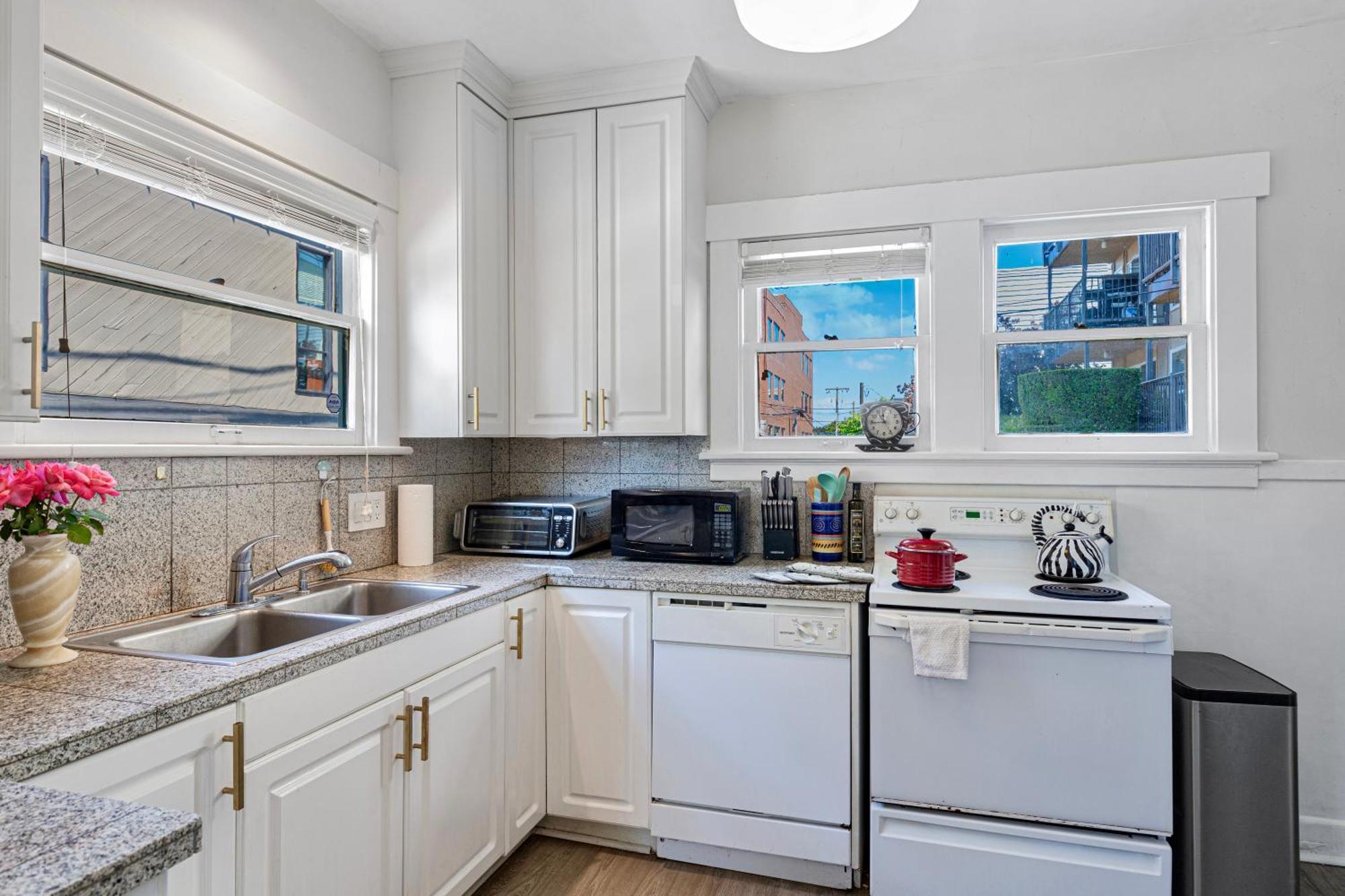 Vintage 3 Bedroom Home In Prime Eastlake Seattle With Private Parking エクステリア 写真