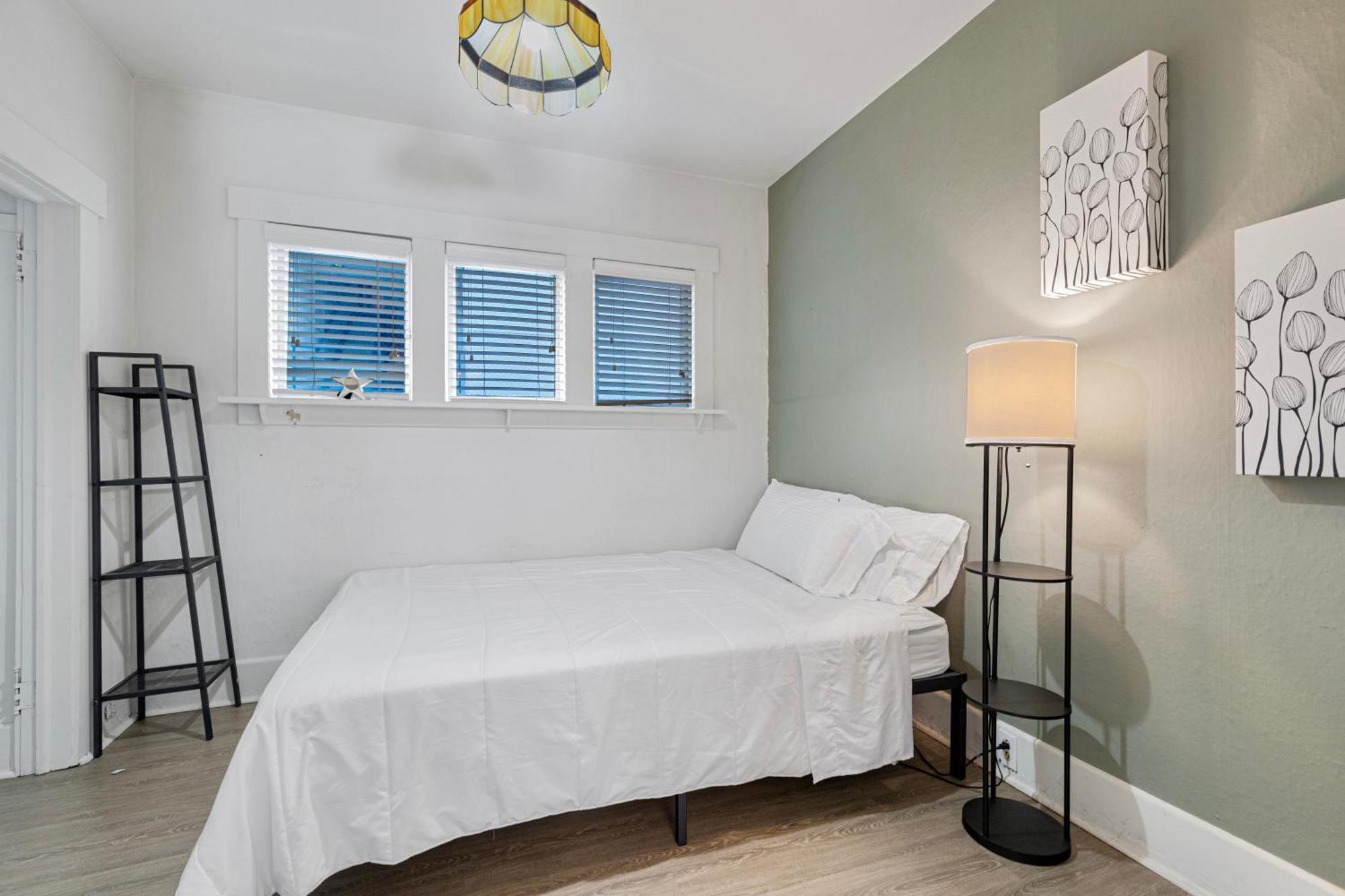 Vintage 3 Bedroom Home In Prime Eastlake Seattle With Private Parking エクステリア 写真