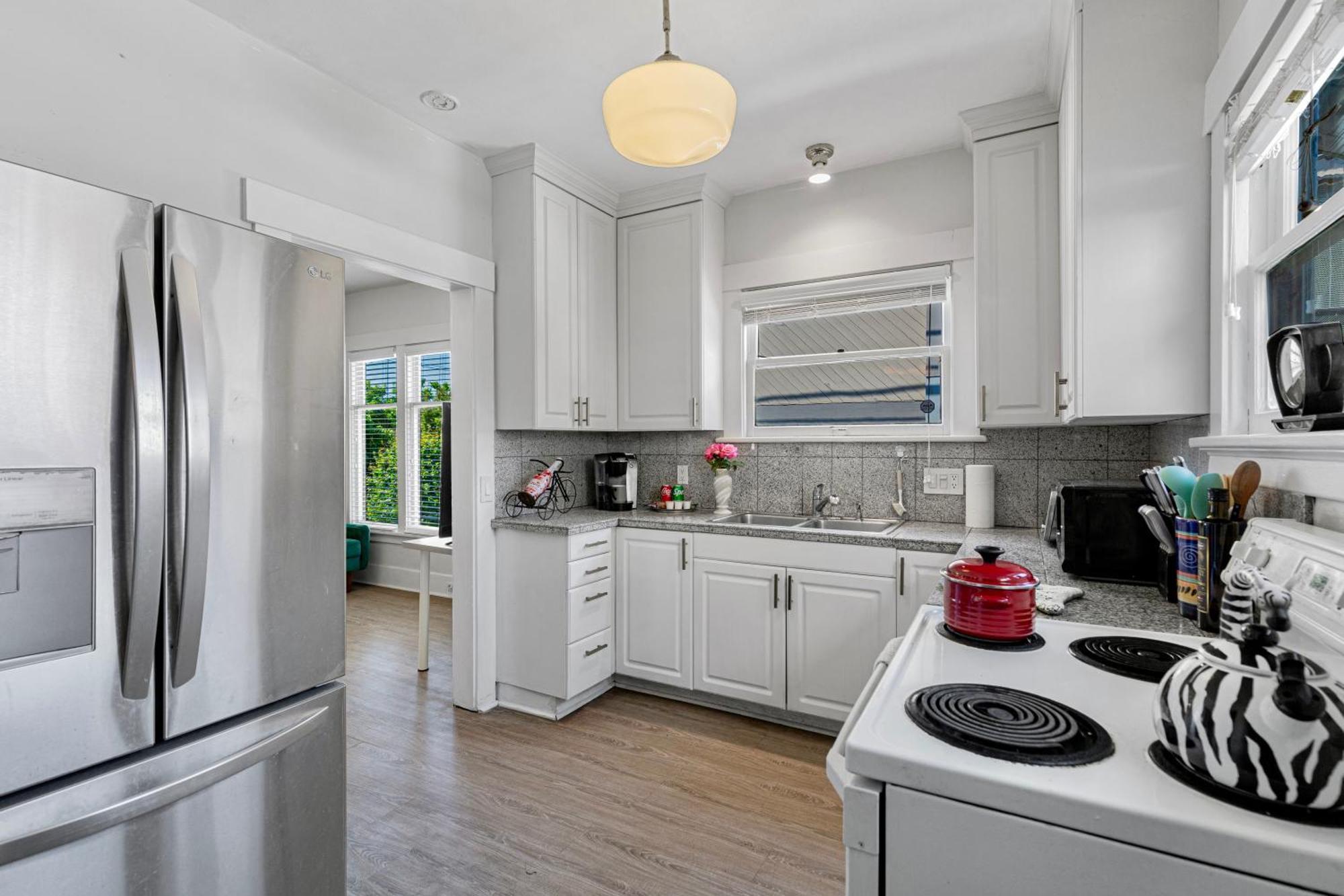 Vintage 3 Bedroom Home In Prime Eastlake Seattle With Private Parking エクステリア 写真