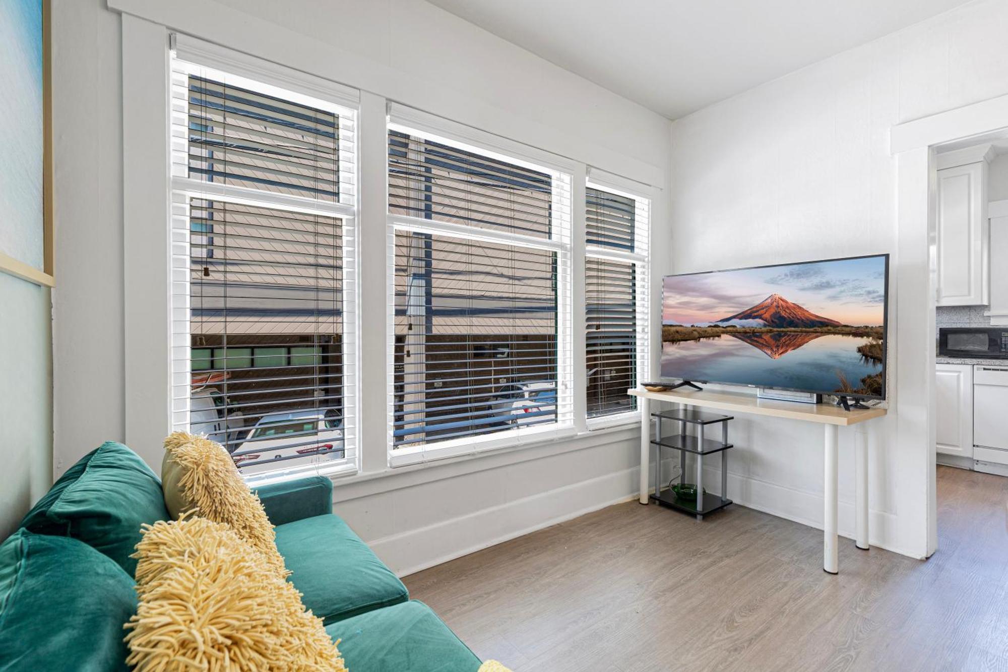 Vintage 3 Bedroom Home In Prime Eastlake Seattle With Private Parking エクステリア 写真